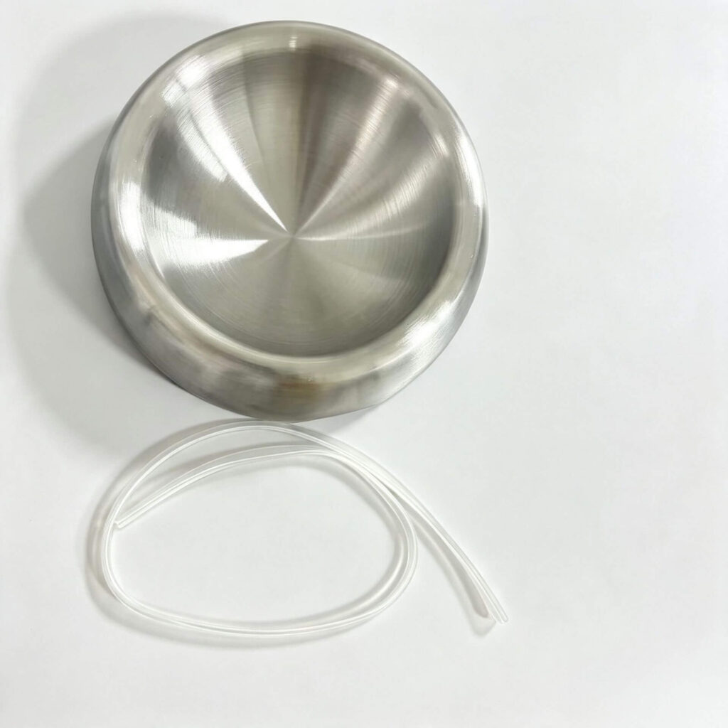 Stainless steel cat food bowl included with removable anti-slip silicone ring